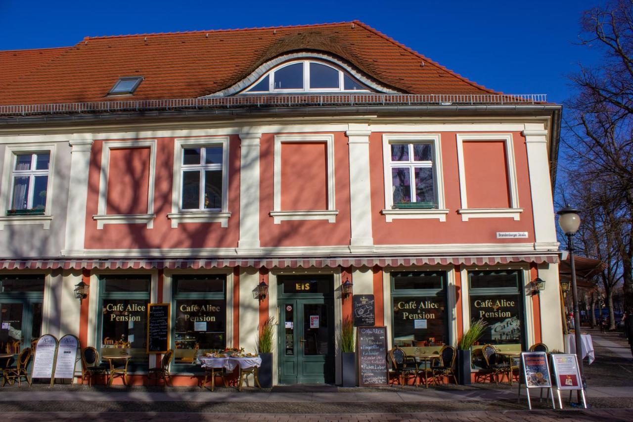 Cafe Alice & Pension Gmbh Potsdam Exterior photo